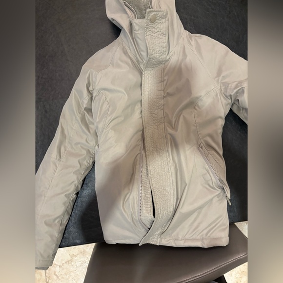 TNA aritzia Summit Parka in Modern Taupe size small. Excellent condition - Picture 4 of 6